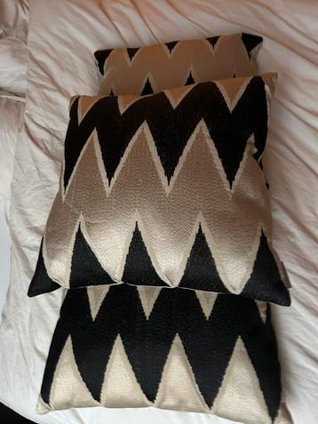3 kussens beige zwart zig zag print glans hotel chique beschikbaar voor biedingen