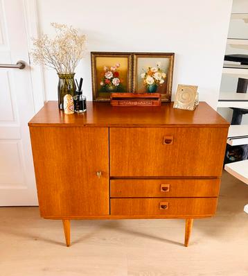 Prachtig Deens design dressoir beschikbaar voor biedingen