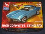 Bouwdoos 1963 Chevy Corvette Sting Ray split window AMT, Overige merken, Auto, Groter dan 1:32, Nieuw