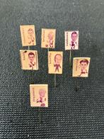 Set speldjes 7 stuks - Voetbal Karikatuur, Verzamelen, Speldjes, Pins en Buttons, Ophalen of Verzenden, Gebruikt, Sport, Speldje of Pin