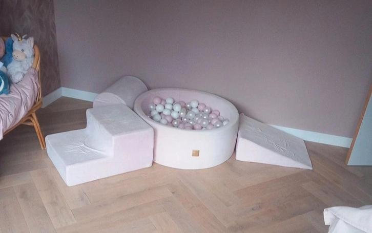 Ballenbak met Foam Blokken licht roze meow konges slojd oyoy, Kinderen en Baby's, Speelgoed | Overig, Gebruikt, Jongen of Meisje