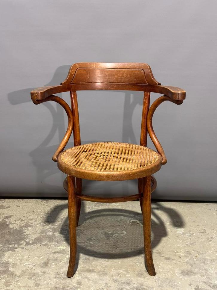 Mundus Thonet stoel, Antiek en Kunst, Antiek | Meubels | Stoelen en Banken, Ophalen