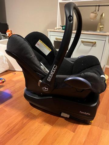 Maxi cosi met base beschikbaar voor biedingen