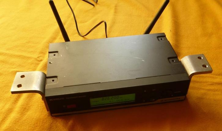 Sennheiser  TRUE DIVERSITY RECEIVER   type  EM-10, Muziek en Instrumenten, Microfoons, Gebruikt, Overige typen, Draadloos, Ophalen of Verzenden