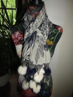 E1565 pashmina donkerblauw wolwit pompoenen, Kleding | Dames, Verzenden, Zo goed als nieuw, Pashmina
