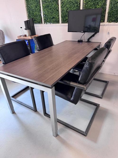4 lederen stoelen met metalen frame, Antiek en Kunst, Antiek | Meubels | Stoelen en Banken, Ophalen