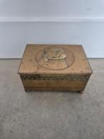 Antieke sieradendoos met bulldog reliëf, Ophalen, Brons