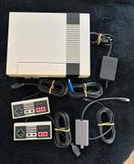 Nintendo Nes met twee controllers, Spelcomputers en Games, Spelcomputers | Nintendo NES, Verzenden, Zo goed als nieuw, Met 2 controllers