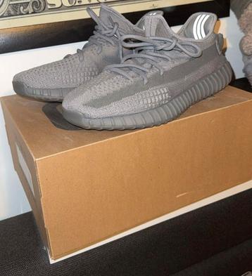 Yeezy 350 v2 Nieuw 43 1/3  beschikbaar voor biedingen