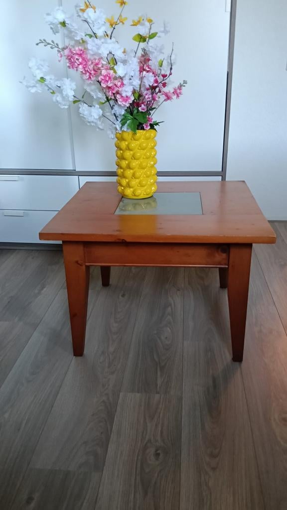 Salontafel met glazen plaatje, Ophalen of Verzenden, Vierkant, 55 tot 75 cm, 45 tot 60 cm