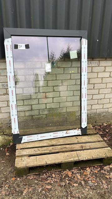 Nieuw set 4 vaste ramen kunststof met glas beschikbaar voor biedingen