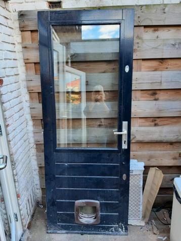 hardhouten buitendeur dubbelglas 0.77x1.99 beschikbaar voor biedingen