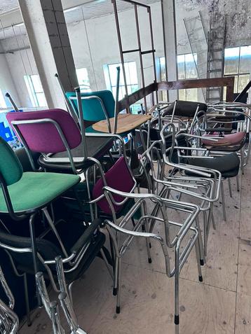Pratij gispen stoelen beschikbaar voor biedingen