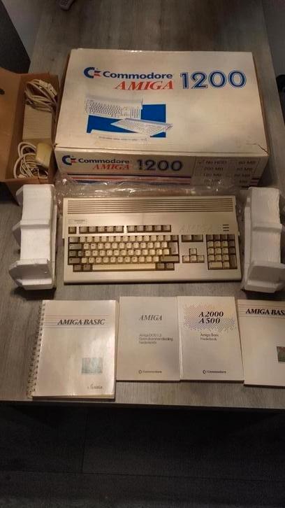 Commodore Amiga 1200 in doos. ook te ruil voor amiga cd32, Spelcomputers en Games, Spelcomputers | Overige, Gebruikt, Ophalen of Verzenden