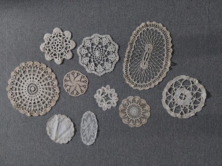 Diverse kleine kleedjes - antiek - gehaakt - handwerk, Antiek en Kunst, Curiosa en Brocante, Ophalen of Verzenden