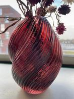 Vase in Burgundy, Ophalen of Verzenden, Minder dan 50 cm, Rood, Glas