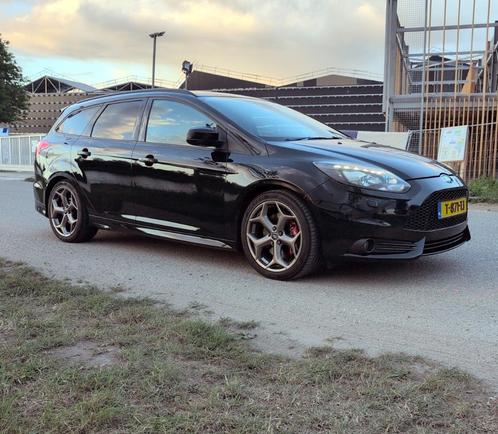 Focus ST-3 | 250pk | Wagon | Navi, Leder, CarPlay, Camera, Auto's, Ford, Particulier, Focus, ABS, Achteruitrijcamera, Airbags