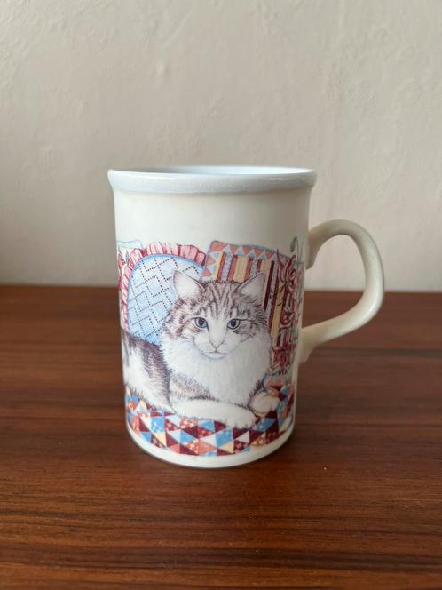 Vintage katten poezen mok Dovedale England patchwork quilt, Huis en Inrichting, Keuken | Servies, Zo goed als nieuw, Kop(pen) en/of Schotel(s)