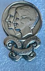 Claus & Beatrix Huwelijk Speldje 1966, Verzamelen, Ophalen of Verzenden, Gebruikt, Nederland, Speld(je) of Lepel(tje)