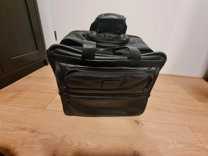 Tumi leer laptoptas traveltas.Tumi leather laptop travel bag, Computers en Software, Laptoptassen, Zo goed als nieuw, Ophalen