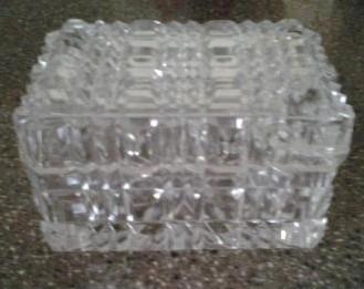 kristallen bakje, bonbonschaal op voet,bladvorm ,plat    beschikbaar voor biedingen