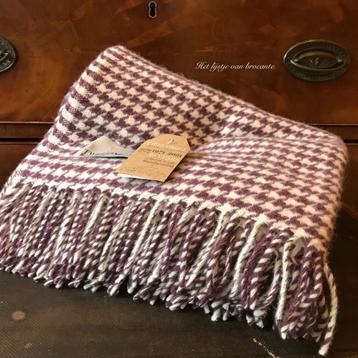 Engels wollen Tweedmill plaid Houndstooth Grape beschikbaar voor biedingen