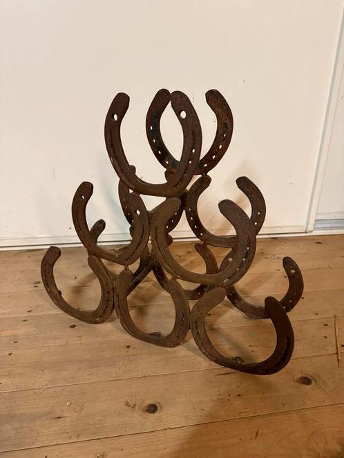 Hoefijzer Wijnrek - Uniek en Rustiek, Huis en Inrichting, Woonaccessoires | Wijnrekken, Gebruikt, Minder dan 50 cm, Metaal, Minder dan 5 flessen