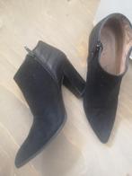 Unisa Enkellaarsjes maat 40

4, Kleding | Dames, Schoenen, Ophalen of Verzenden