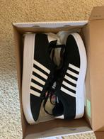 Nieuwe sneakers vsn K-swiss maat 43, Zwart, Nieuw, Ophalen of Verzenden, Sneakers of Gympen