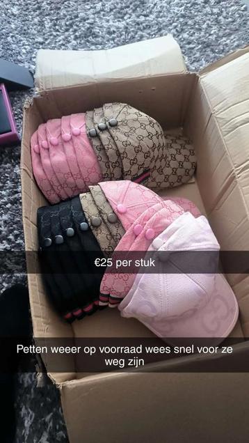 Gucci petten nieuw, klein en groot logo beschikbaar voor biedingen