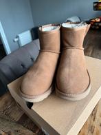 UGG laarsjes maat 39 classic mini bailey zip ZGAN, Kleding | Dames, Schoenen, UGG, Ophalen of Verzenden, Zo goed als nieuw, Bruin