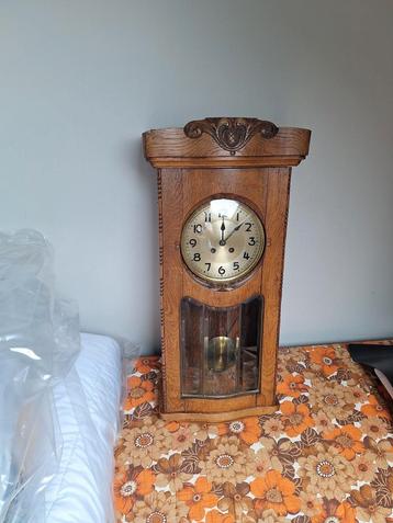 Oud Hollandse eiken wandklok met slagwerk geheel origineel. beschikbaar voor biedingen