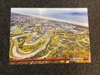 Luchtfoto van circuit Zandvoort als poster 59,5 cm x 42 cm, Verzamelen, Rechthoekig Liggend, Nieuw, Ophalen of Verzenden, Sport