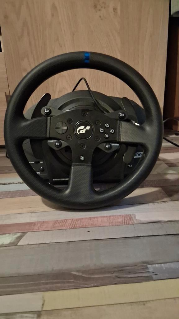 Thrustmaster t300, Spelcomputers en Games, Spelcomputers | Sony PlayStation Consoles | Accessoires, Zo goed als nieuw, PlayStation 4