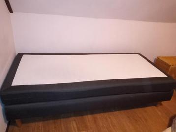 Eénpersoons Boxspring in goede conditie beschikbaar voor biedingen