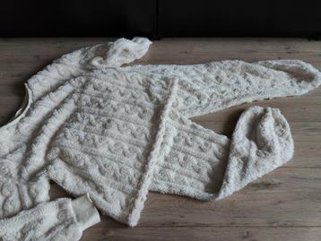 Warm fluffy huispak  kabel structuur m-L roomwit casual  beschikbaar voor biedingen