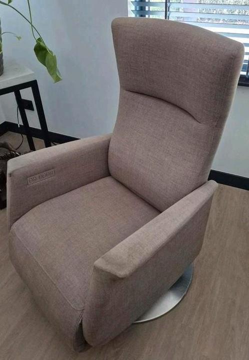 Elektrische Sta-op Stoel met Draaischijf, Huis en Inrichting, Fauteuils, Gebruikt, Metaal, Stof, 75 tot 100 cm, 75 tot 100 cm