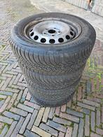 Volkswagen caddy Winterbanden met bouten en naafdeksels., Auto-onderdelen, Banden en Velgen, 15 inch, Band(en), 195 mm, Bestelwagen