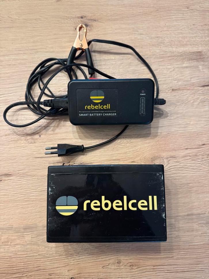 Rebelcell 12V 11Ah Li-ion Accu + Smart Lader, Watersport en Boten, Hengelsport | Karpervissen, Gebruikt, Overige typen, Ophalen of Verzenden