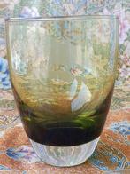 Prachtige oude glazen vaas uit Engeland met een uil 12,7 cm., Ophalen of Verzenden