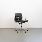 1 Vitra Eames Ea 217 Licht Grijs Leer chroom, Huis en Inrichting, Bureaustoelen, Ergonomisch, Zo goed als nieuw, Bureaustoel