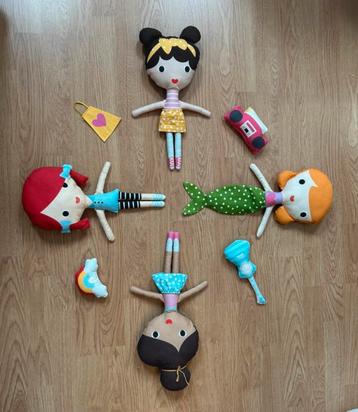 Girl Friends Dolls set van 4 met accesoires beschikbaar voor biedingen