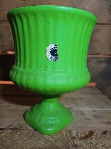 Retro Groen Vaasje met Ribbels beschikbaar voor biedingen