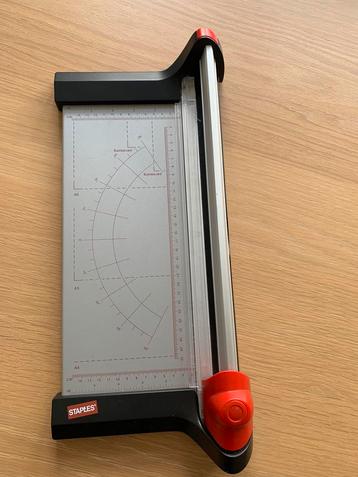 Staples papiersnijder beschikbaar voor biedingen