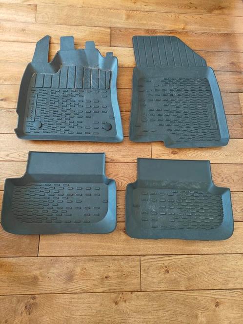 Kunststoffen automatten Dacia Sandero Step way, Auto diversen, Automatten, Zo goed als nieuw, Ophalen