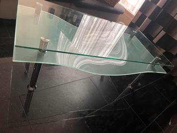 Glazen salontafel beschikbaar voor biedingen