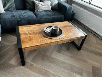 Salontafel hout met zwarte afwerking  beschikbaar voor biedingen