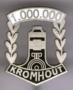 Kromhout wit email op zilverkl vrachtwagen speldje ( D_017 ), Verzamelen, Speldjes, Pins en Buttons, Verzenden, Zo goed als nieuw