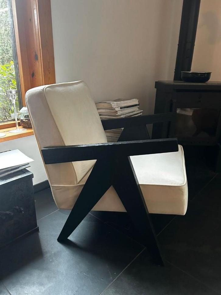 Charlotte Perriand | Pierre Jeanneret Lounge stoel, Huis en Inrichting, Stoelen, Zo goed als nieuw, Drie, Hout, Stof, Wit, Ophalen