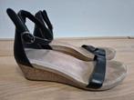 Sch107 - Zwarte leren Ugg sandalen maat 40 (1), Ophalen of Verzenden, Zo goed als nieuw, Zwart, Sandalen of Muiltjes